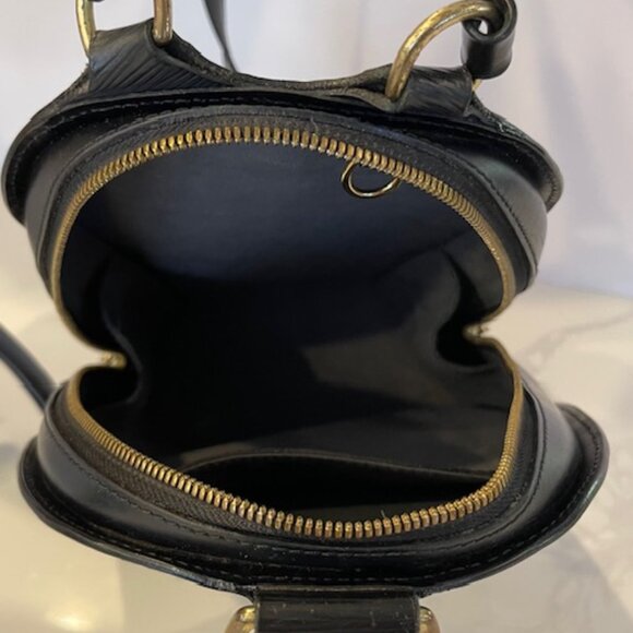 Louis Vuitton Black Epi Mabillon Backpack. - Picture 3 of 8